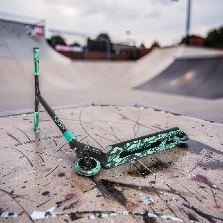 Freestyle koloběžka NKD Rizz Stunt, Mint Black lifestyle 4